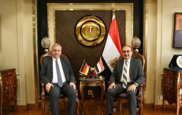 وزير قطاع الاعمال 