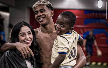 يامال ونيكي نيكول 