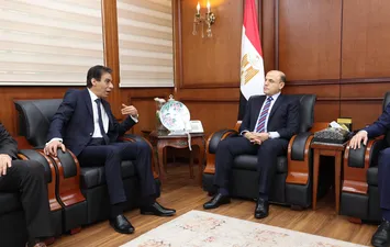 محافظ كفرالشيخ يستقبل مساعد وزير الخارجية للشئون القنصلية لبحث عدد من الملفات 