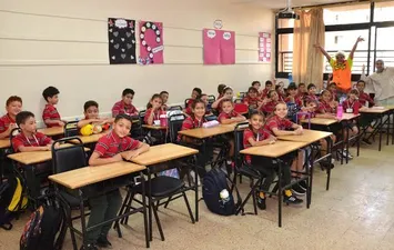 طلاب مدرسة اللغات