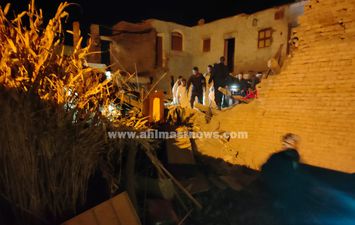 السقف المنهار 