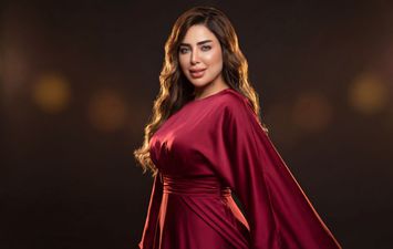 الإعلامية منى العمدة 