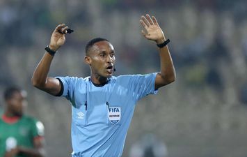 باسيفيك حكما لمباراة مصر وجنوب إفريقيا 