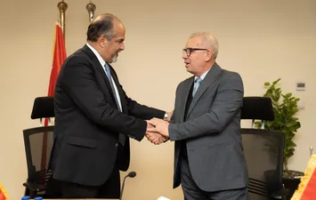 أيمن عبدالحميد يوقع بروتوكول تعاون