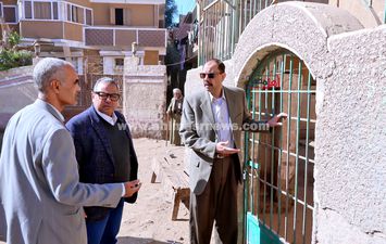 إحالة العاملين بمركز شاب عنيبس بجهينة للتحقيق 