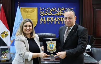 الدكتور عبد العزيز قنصوة