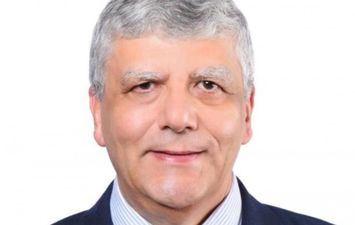 الدكتور عمرو عدلي 