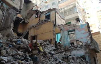 العقار المنهار