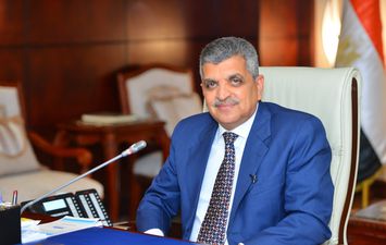 الفريق أسامة ربيع    