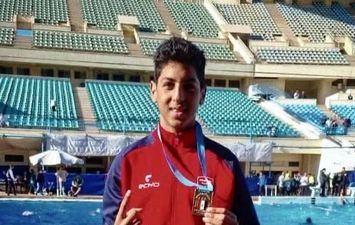 انهيار توأم يوسف بطل السباحة : وحيدى ماليش غيره 