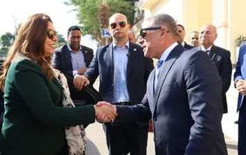 جانب من استقبال محافظ الإسماعيلية لوزيرة التنمية المحلية 