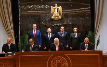 جانب من التوقيع