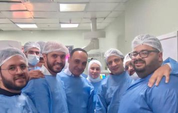 جانب من العملية الجراحية 