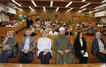 جانب من الندوة