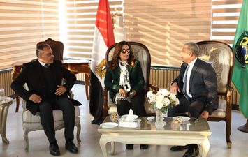 جانب من حضور وزيرة التنمية المحلية في مستهل زيارتها للإسماعيلية 