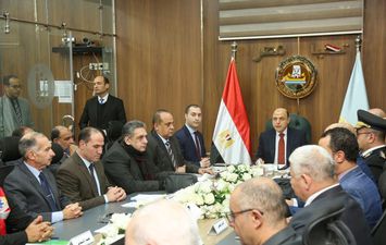 جانب من متابعة سير الانتخابات 