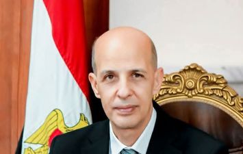 رئيس جامعة بنى سويف الأهلية 