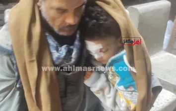 صورة عمر مع والده 