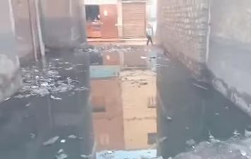 غرق شوارع بمياه الصرف الصحي 