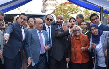محافظ بورسعيد ومستشارة رئيس الجمهورية لشئون الأمن القومي يفتتحان  " نموذج تطوير"  شارعي الحميدي والتجاري 
