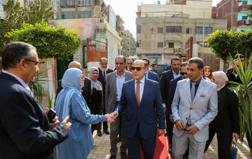 محافظ كفرالشيخ يتفقد مدارس التربية الخاصة ويوزّع هدايا على طلابها بمناسبة اليوم العالمي لذوي الهمم