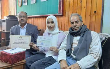 ملك أحمد قاهرة الأمية في قنا 