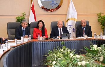 وزير الصناعة