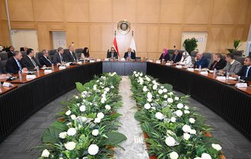 وزير الصناعة والنقل 