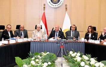 وزير الصناعة والنقل اثنار الاجتماع