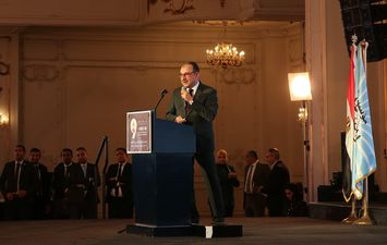 وزير قطاع الاعمال 