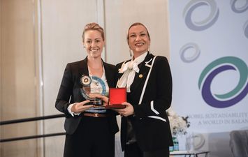 وزيرة البيئة السابقة ياسمين فؤاد تفوز بميدالية &laquo;نوبل&raquo; للاستدامة والمناخ