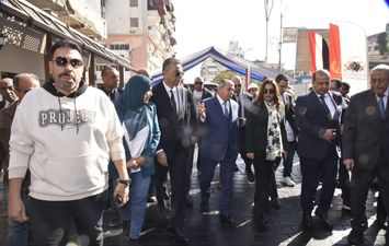 وزيرة التنمية المحلية ومحافظ بورسعيد يتفقدان نموذج تطوير أسواق الحميدي والتجاري بحضور وفد من برنامج " الهابيتات" 