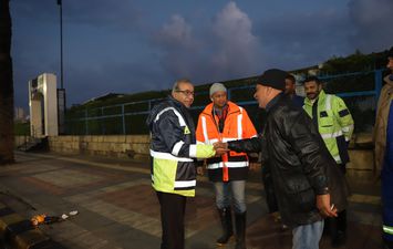 المهندس سامي قنديل خلال الجولة