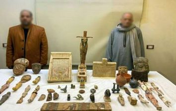 ضبط شخصين وبحوزتهما 53 قطعة أثرية بالمنيا