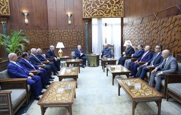 شيخ الأزهر يستقبل رئيس مجلس الدولة والوفد المرافق له بمقر المشيخة 