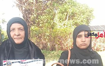 والدة وزوجة الشهيد 