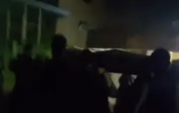 اثناء تشييع جثمان الشاب 