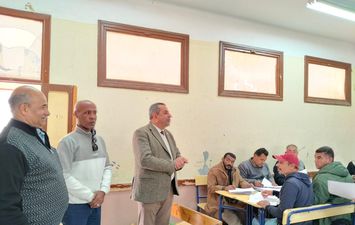 اثناء جولة وكيل تعليمية قنا 