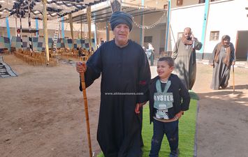 المسن وابنه