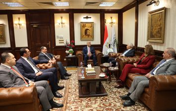 باسل رحمى اثناء توقيع مذكرة التفاهم 