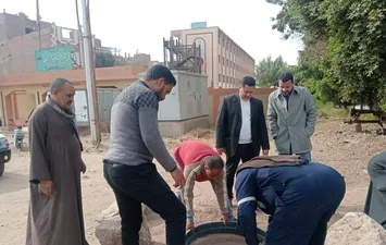 تغطية غرف الصرف الصحي بقنا