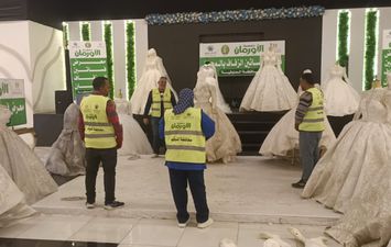 توزيع فساتين