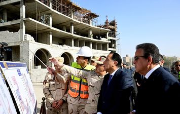 جانب من جولات رئيس الوزراء اليوم