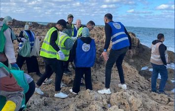 جانب من عملية التنظيف