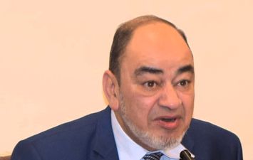 رئيس شعبة المستلزمات الطبية 