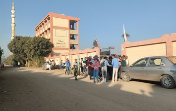 طلاب الشهادة الاعدادية 