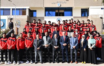 طلاب كلية الزراعة بجامعة قناة السويس 