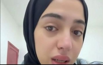 فتاة الغربة