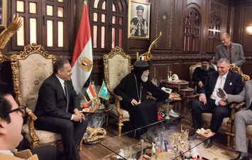 محافظ الشرقية يهنئ أسقف مطرانية الزقازيق 