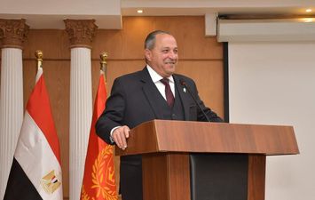 محافظ بورسعيد: رفع درجة الاستعدادات القصوى بجميع القطاعات الحيوية للتعامل مع سوء الأحوال الجوية 